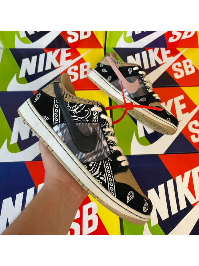 Tênis Dunk Low SB Travis Scott Masculino Nike Bege