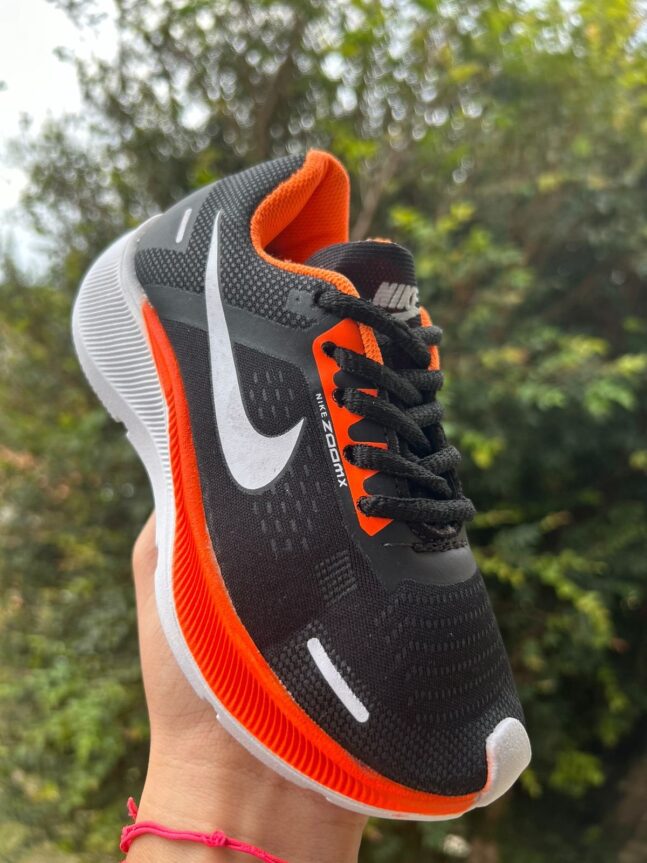 Tênis Infantil Unissex Air Zoom Nike Preto/Laranja