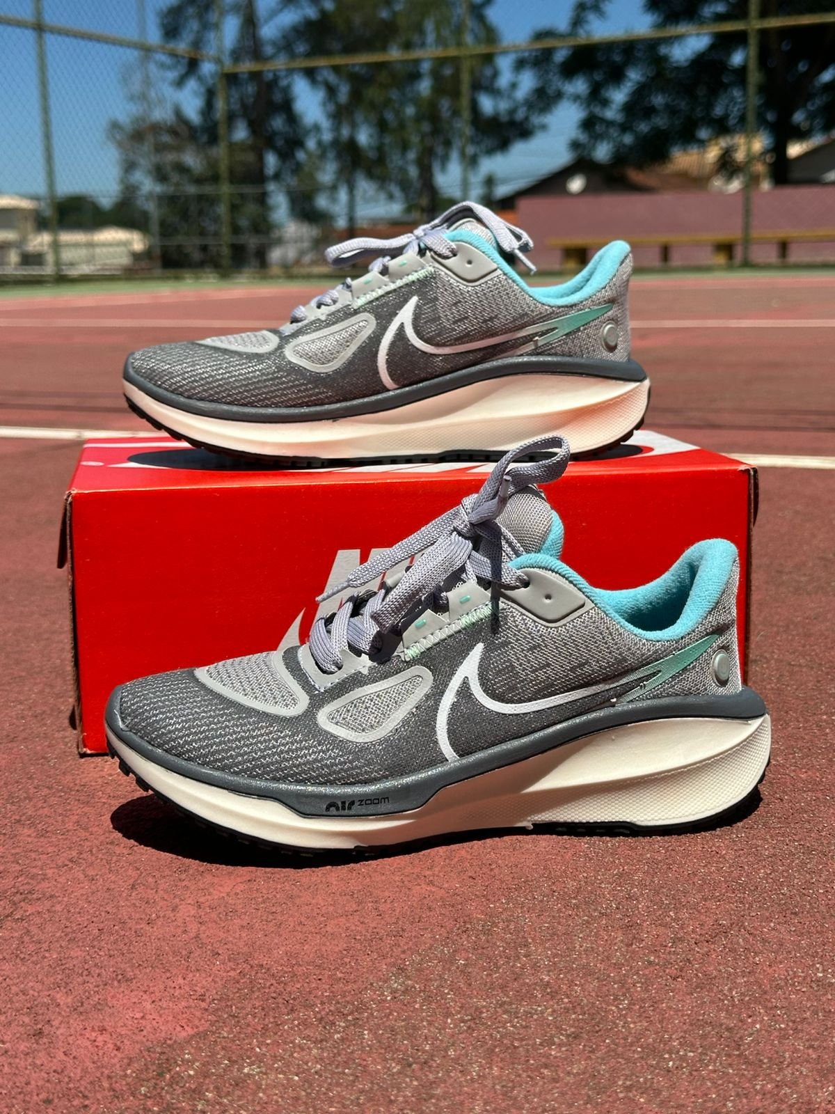 Tenis Vomero 17 Feminino Cinza