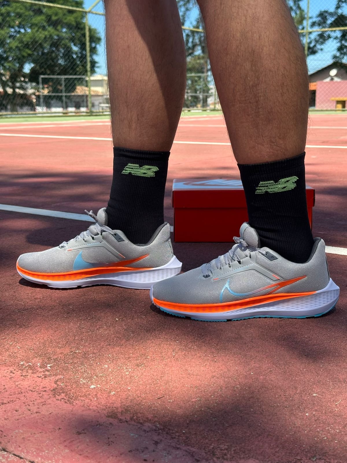 Tenis Vomero 17 Masculino Cinza/ Laranja - Image 3