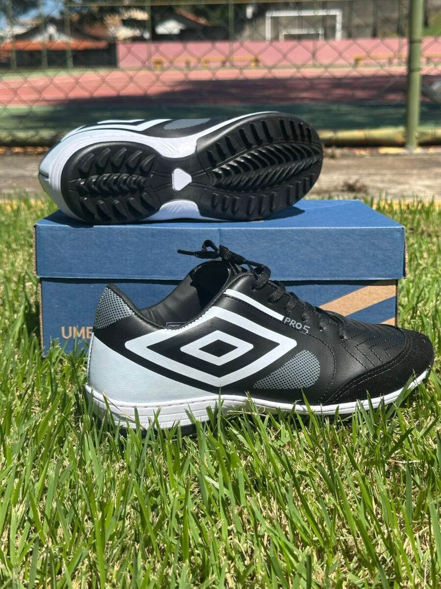 Chuteira Society Pro 5 Masculino Umbro Preto - Image 3