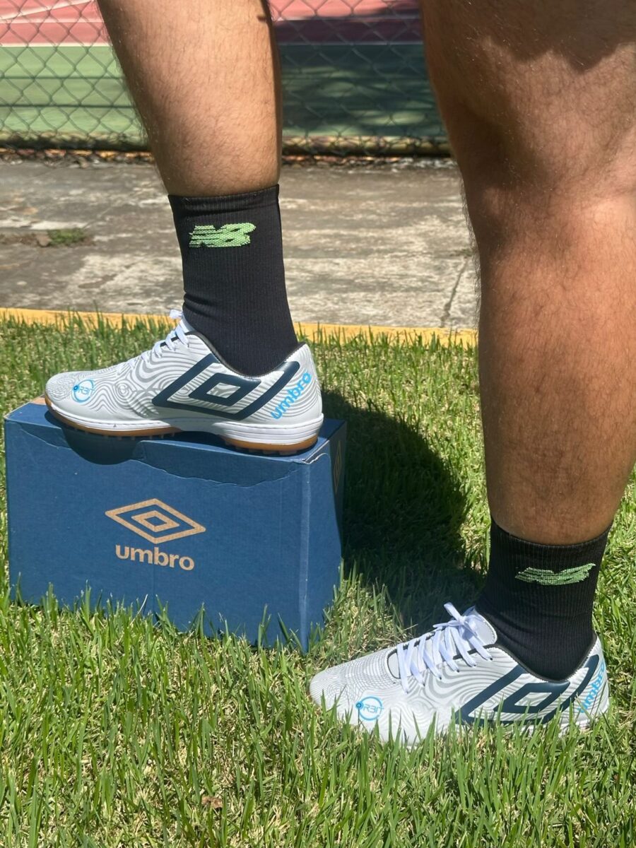 Chuteira Society Orbit Masculino Umbro Branco/Azul - Image 3