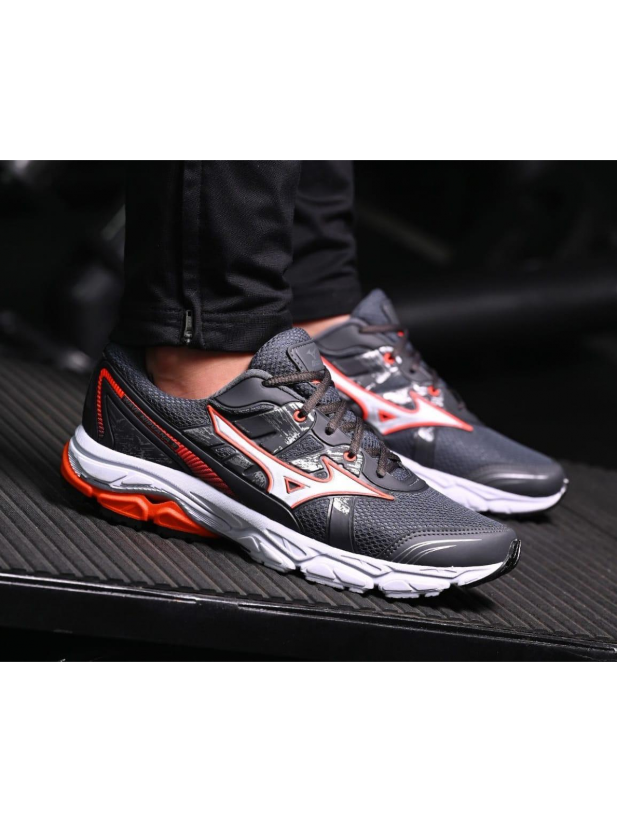 Tênis Wave Nirvana 9 Masculino Mizuno Grafite/Laranja