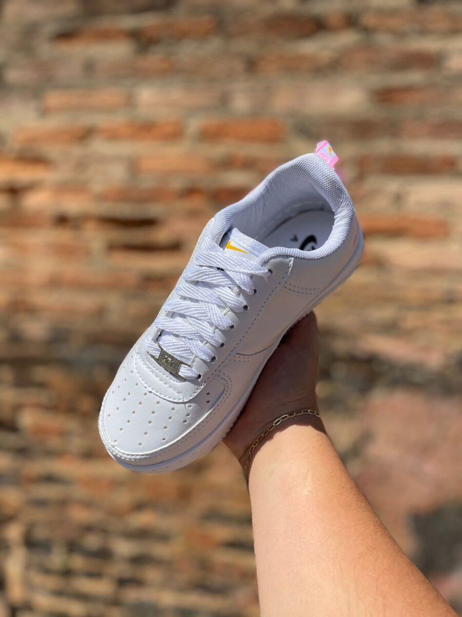 Tênis Air Force EL Feminino Nike Branco/Rosa - Image 3